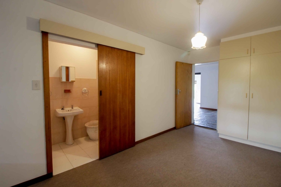 5 Bedroom Property for Sale in Paradise Beach Eastern Cape
